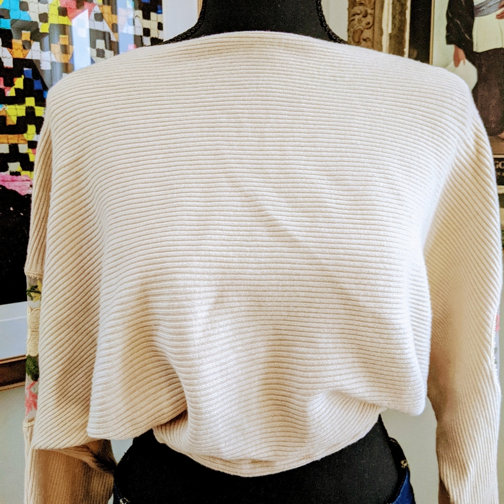 Pretty sweater size Medium